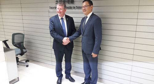 Minister Canney meets with Mr Huang Rong
